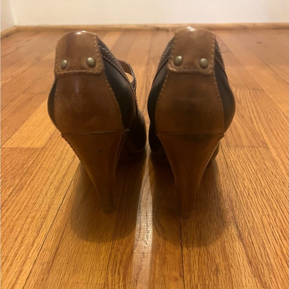 Fossil T Strap Leather Mary Jane Buckle Heels Black and Brown Size 7 - Picture 4 of 7
